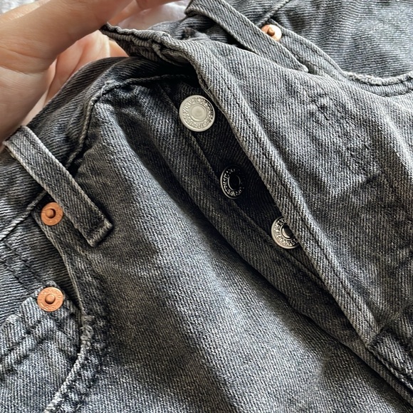 LEVI’S Distressed 501 Shorts - Picture 3 of 3